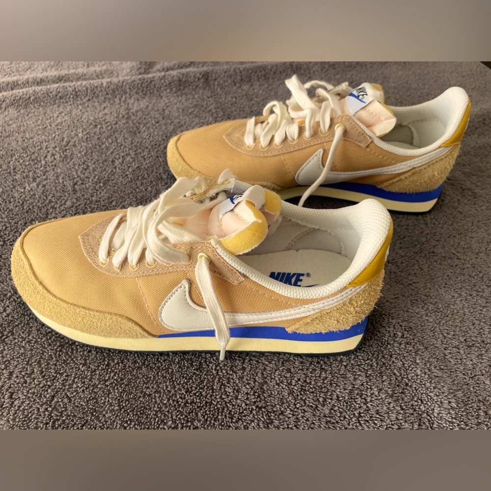 Women’s Nike Waffle Trainer 2, NWOT: Size 6.5